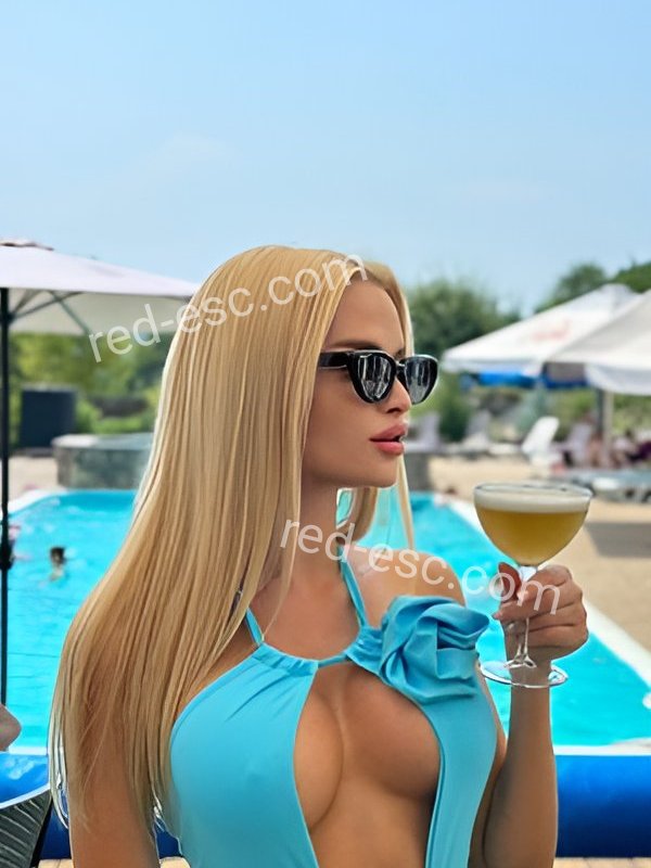 Женя — Холм